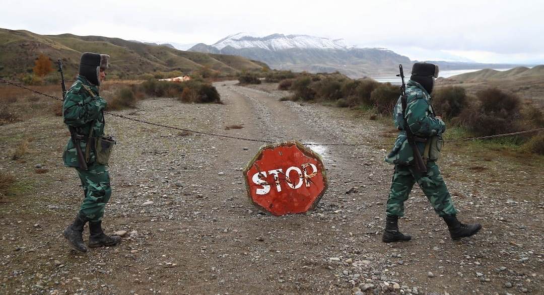 Shperthen lufta mes Armenise dhe Azerbajxhanit, bombardime ne kufi
